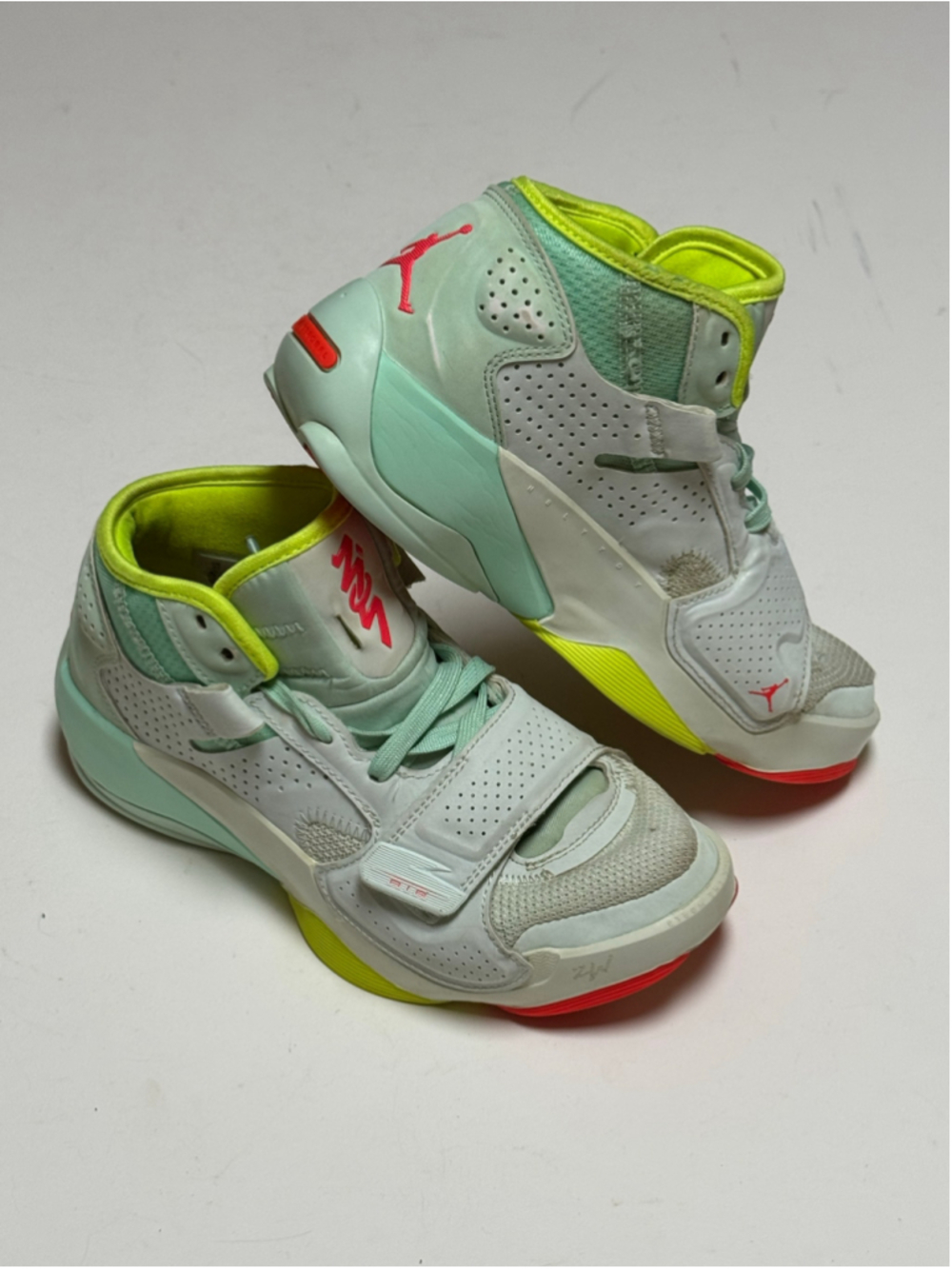Air Jordan Youth Zion 2 Spring Hoops Barley Green Flash Crimson Sneakers Sz 4y